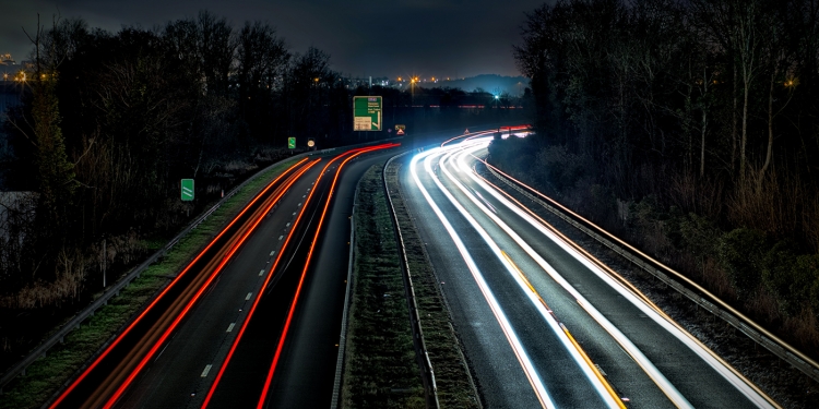 Light Trails
Experiment with low light. February 2017.
Pentax k-5IIs. 50mm, f/4, 20sec, ISO 100. Tripod.
