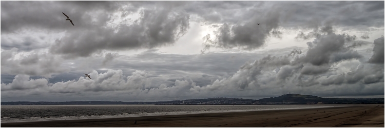 Aberavon Beach, August 2017.
Pentax k-5IIs. 24mm, f/8, 1/100sec, ISO 200, -0.3ev.
