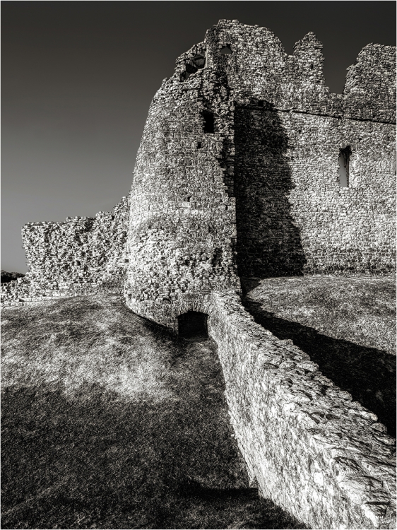 Ogmore Castle
Scored 16 (print), open category.
Pentax K-5IIs. 12mm, f/5.6, 1/100sec, ISO 100, -0.7ev.
