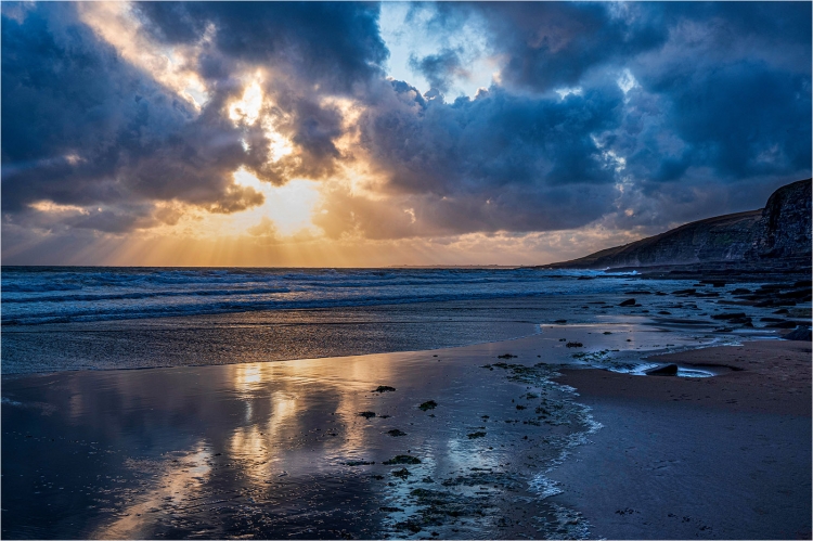 Dusk at Dunraven Bay
Fujifilm X-T100 f7.1 1/400 ISO 200
Scored 17/20  as a print in Club Competition 3 2019/20
